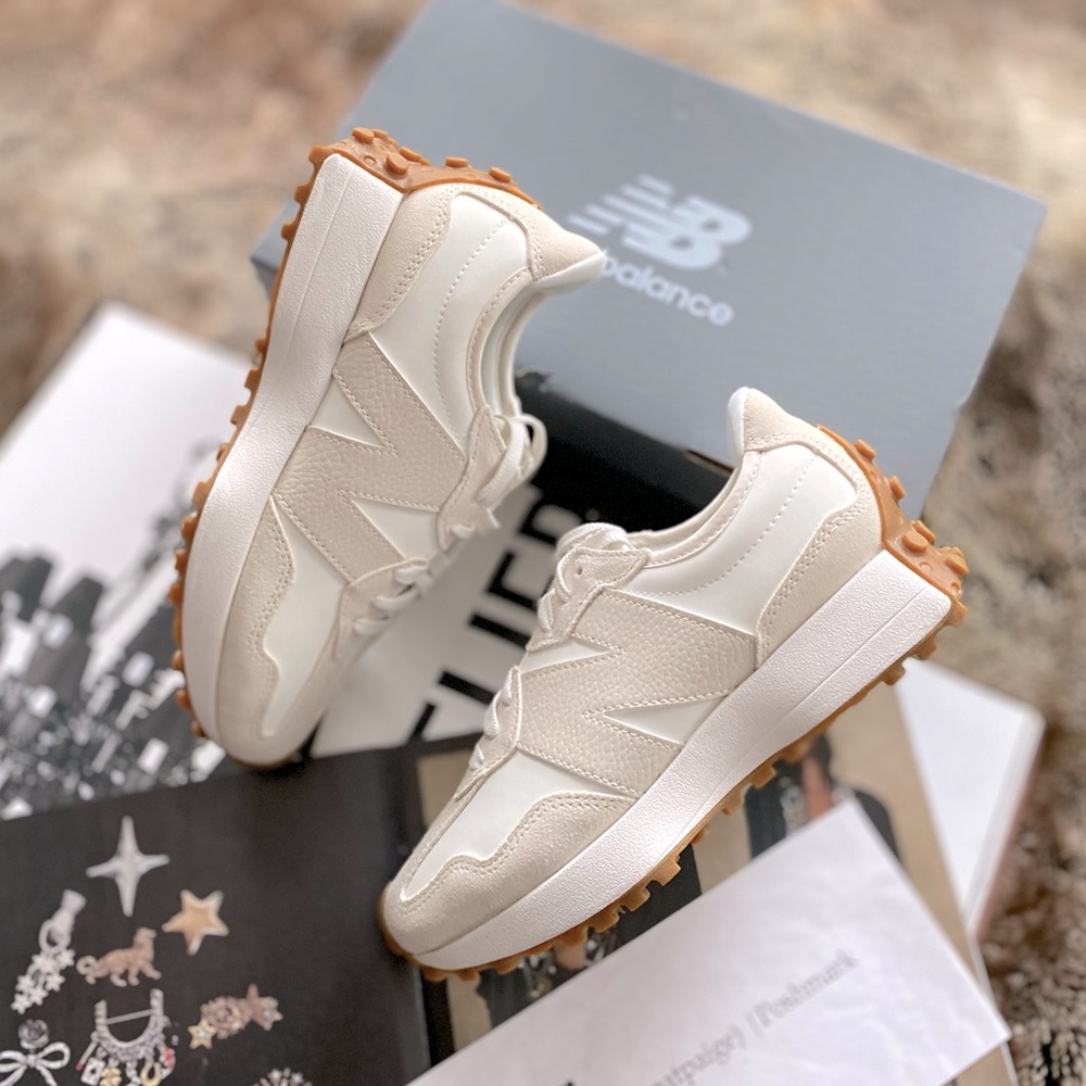 New Balance 327 Sneakers